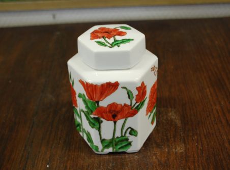 (n-6850) Käsitsimaalitud kaanega toos/ vaas "Moonid"