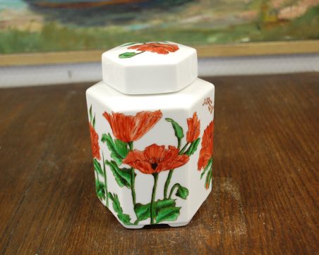 (n-6850) Käsitsimaalitud kaanega toos/ vaas "Moonid"