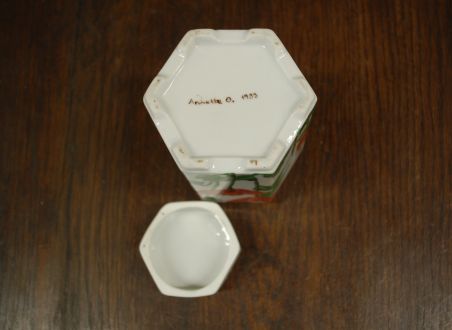 (n-6850) Käsitsimaalitud kaanega toos/ vaas "Moonid"