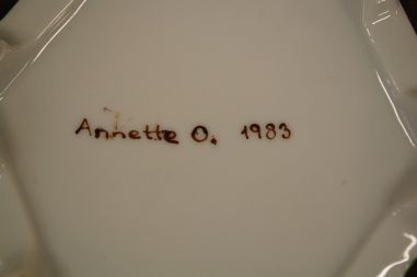 (n-6850) Käsitsimaalitud kaanega toos/ vaas "Moonid"