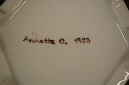 (n-6850) Käsitsimaalitud kaanega toos/ vaas "Moonid"