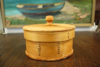 (n-6872) Puidust käsitöökarp 2