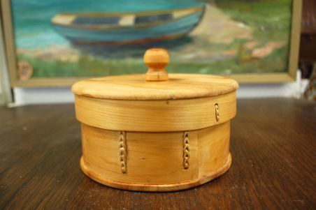 (n-6872) Puidust käsitöökarp