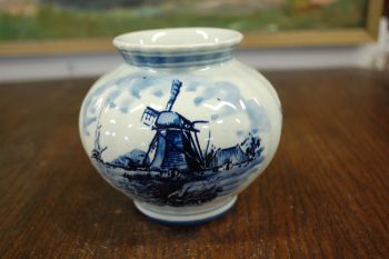 (n-6874)  Delft, käsitsimaalitud väike vaas