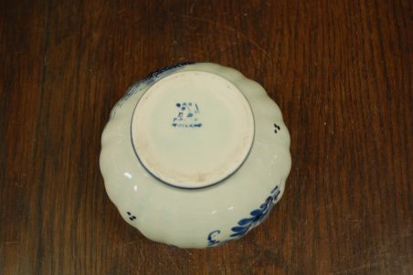 (n-6874)  Delft, käsitsimaalitud väike vaas