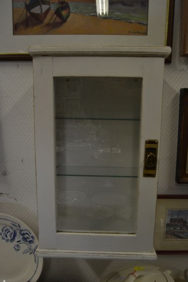 (n-6888) Valge seinakapp, apteegikapp