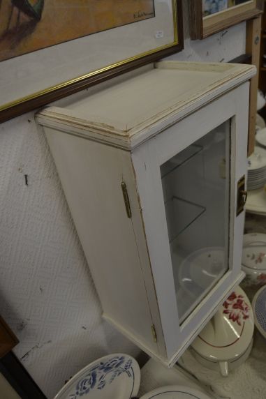 (n-6888) Valge seinakapp, apteegikapp