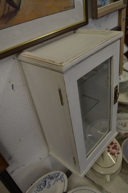 (n-6888) Valge seinakapp, apteegikapp