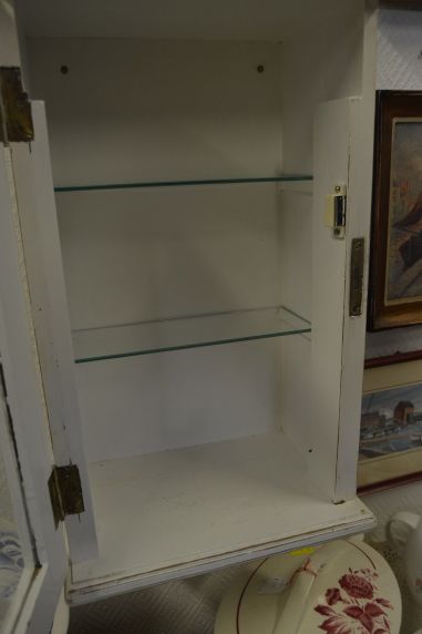 (n-6888) Valge seinakapp, apteegikapp