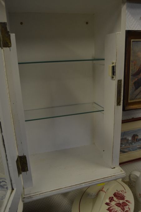 (n-6888) Valge seinakapp, apteegikapp