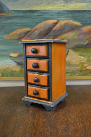 (n-6891) Väiksem kummuti kujuline ehtelaegas, kapike