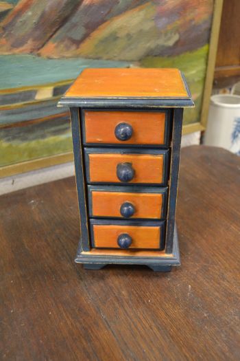 (n-6891) Väiksem kummuti kujuline ehtelaegas, kapike 2