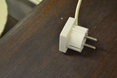 (n-6893) Taimemustriga keraamilise jalaga laualamp