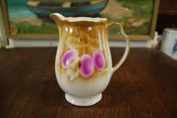 (n-6894) Victoria, ploomidega  piimakann