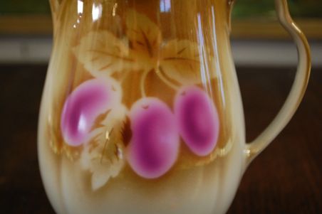 (n-6894) Victoria, ploomidega  piimakann