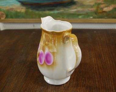 (n-6894) Victoria, ploomidega  piimakann