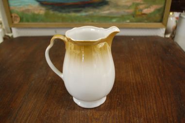 (n-6894) Victoria, ploomidega  piimakann