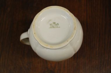 (n-6894) Victoria, ploomidega  piimakann