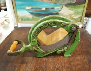 (n-6899) Vana leivalõikur RAADVAD