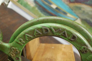 (n-6899) Vana leivalõikur RAADVAD