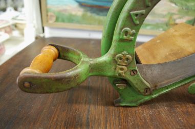 (n-6899) Vana leivalõikur RAADVAD