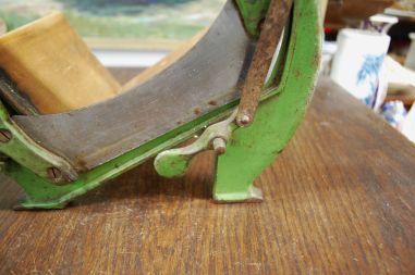 (n-6899) Vana leivalõikur RAADVAD