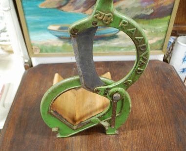 (n-6899) Vana leivalõikur RAADVAD