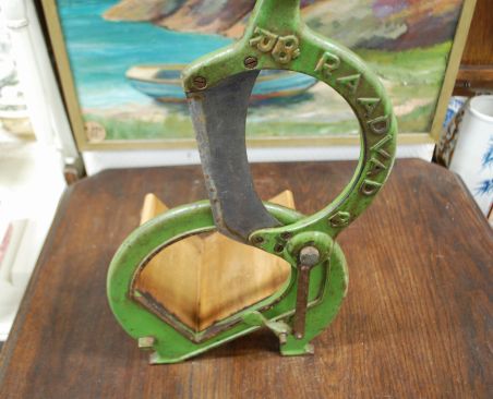 (n-6899) Vana leivalõikur RAADVAD