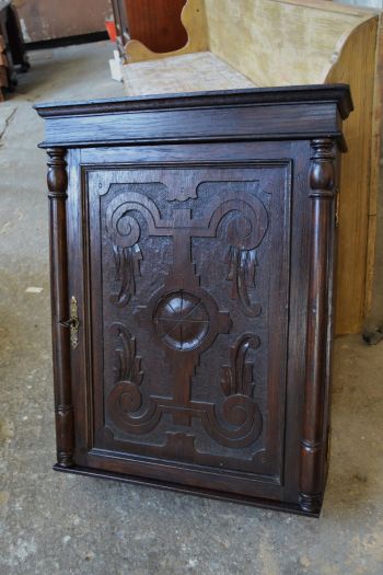 (n-6907) Vana tammest seinakapp 2