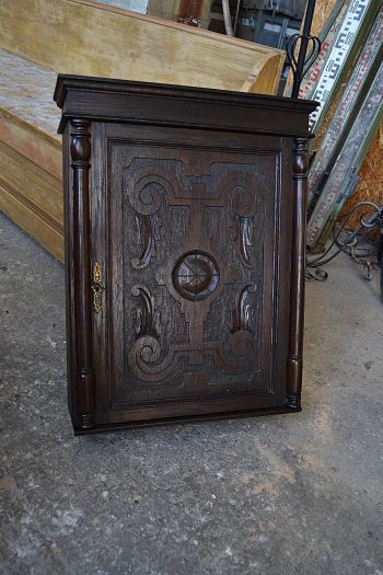 (n-6907) Vana tammest seinakapp