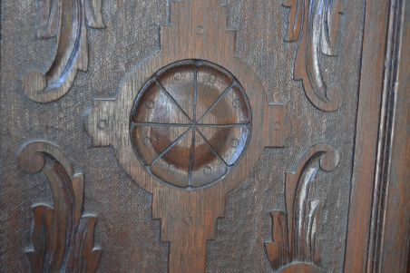 (n-6907) Vana tammest seinakapp