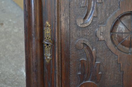 (n-6907) Vana tammest seinakapp