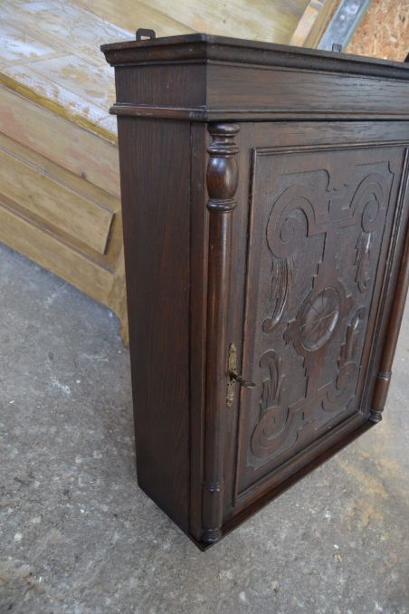 (n-6907) Vana tammest seinakapp