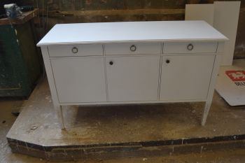 (L-647) Valge pikem kummut 2