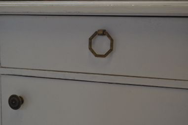 (L-647) Valge pikem kummut