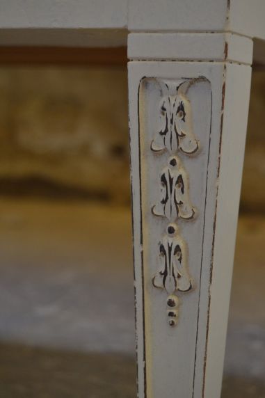 (L-647) Valge pikem kummut