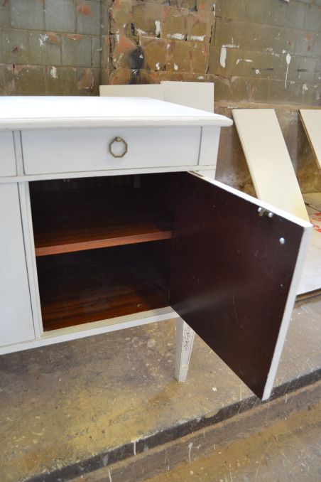 (L-647) Valge pikem kummut