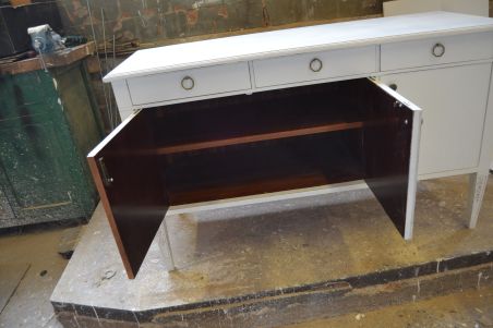 (L-647) Valge pikem kummut