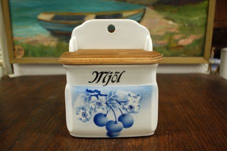 (n-6914/1) Trakonit, Kirssidega jahuvakk