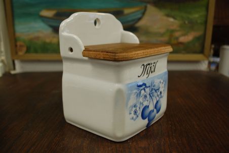 (n-6914/1) Trakonit, Kirssidega jahuvakk