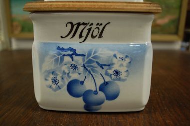 (n-6914/1) Trakonit, Kirssidega jahuvakk