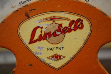 (n-6915) Metallist vana lauakaal Lindells