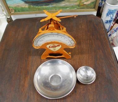 (n-6915) Metallist vana lauakaal Lindells