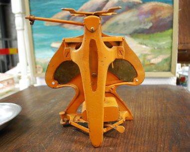 (n-6915) Metallist vana lauakaal Lindells