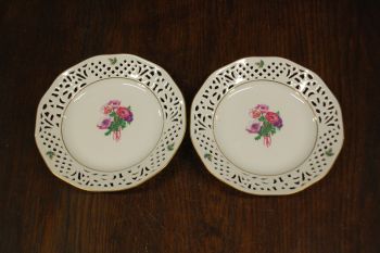 (n-6933) Christineholm Porcelaine, Pierre- Joseph Redoure, pitsilised koogitaldrikud, 2tk