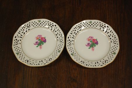 (n-6933) Christineholm Porcelaine, Pierre- Joseph Redoure, pitsilised koogitaldrikud, 2tk