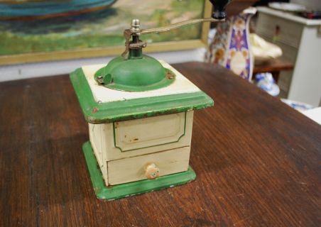 (n-6944) Metallist värviline kohviveski