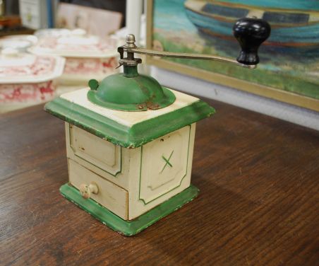 (n-6944) Metallist värviline kohviveski