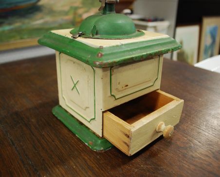 (n-6944) Metallist värviline kohviveski