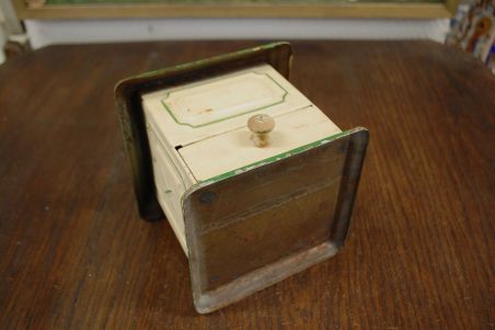 (n-6944) Metallist värviline kohviveski